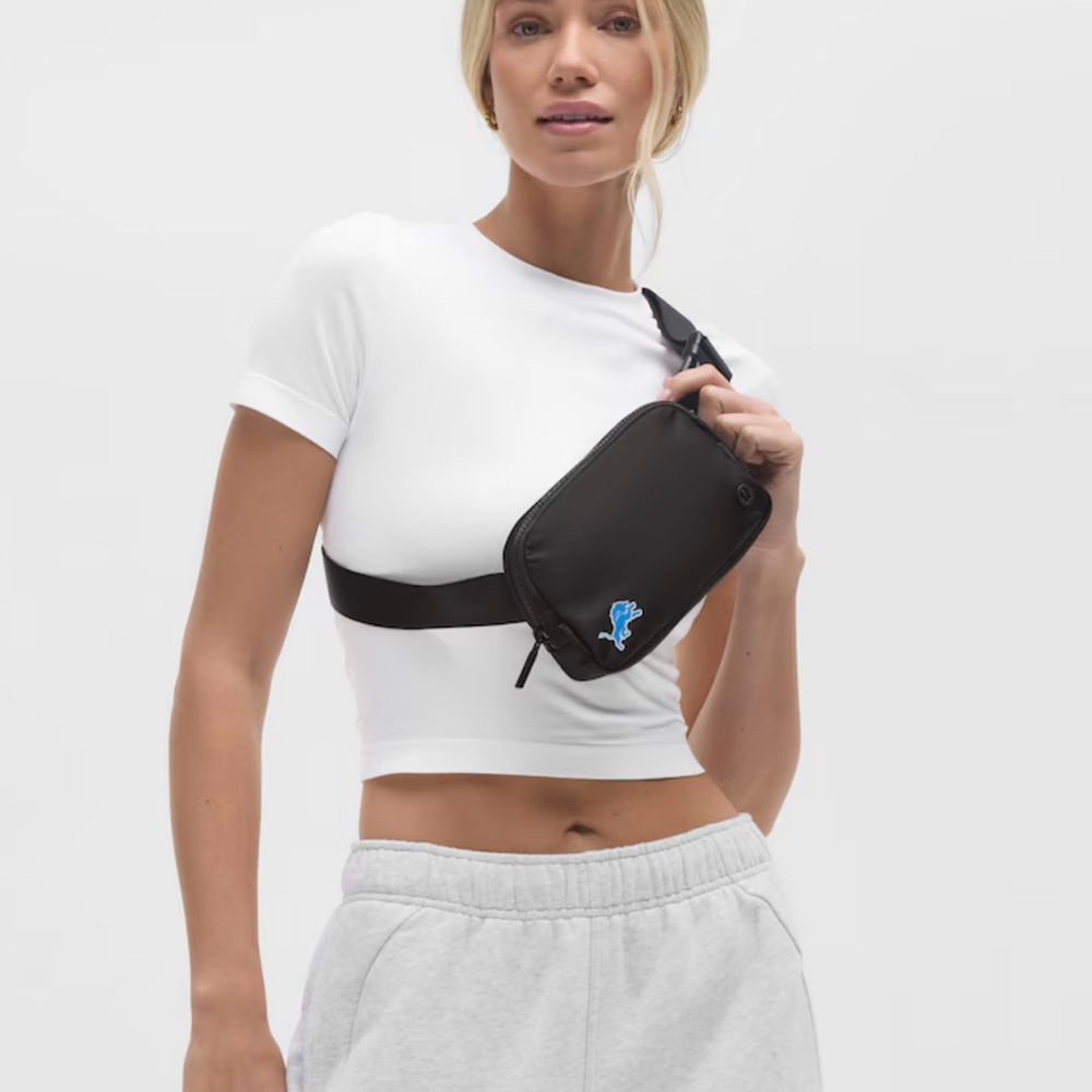 Detroit Lions cross body belt bag
